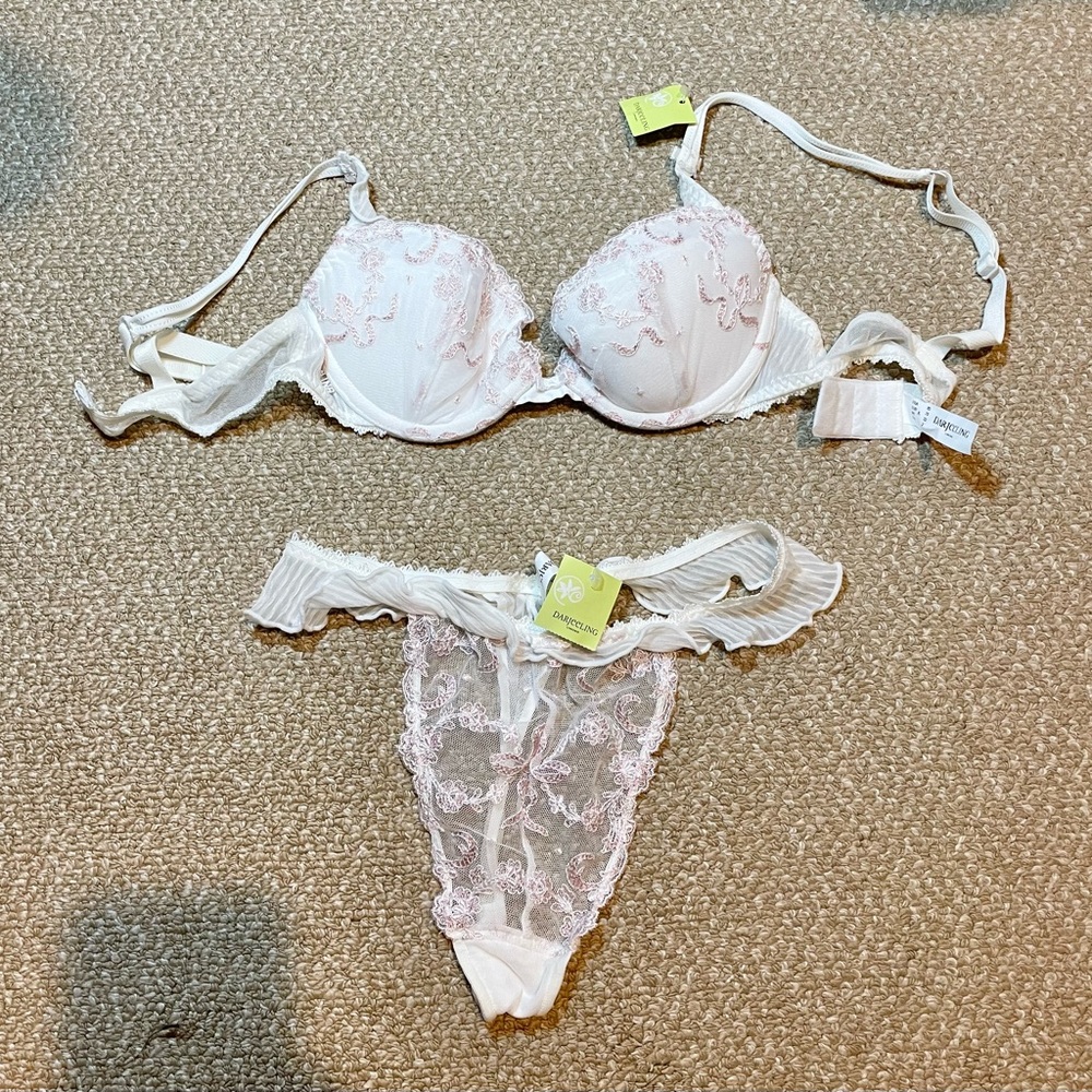 Darjeeling French lingerie set in lacy white